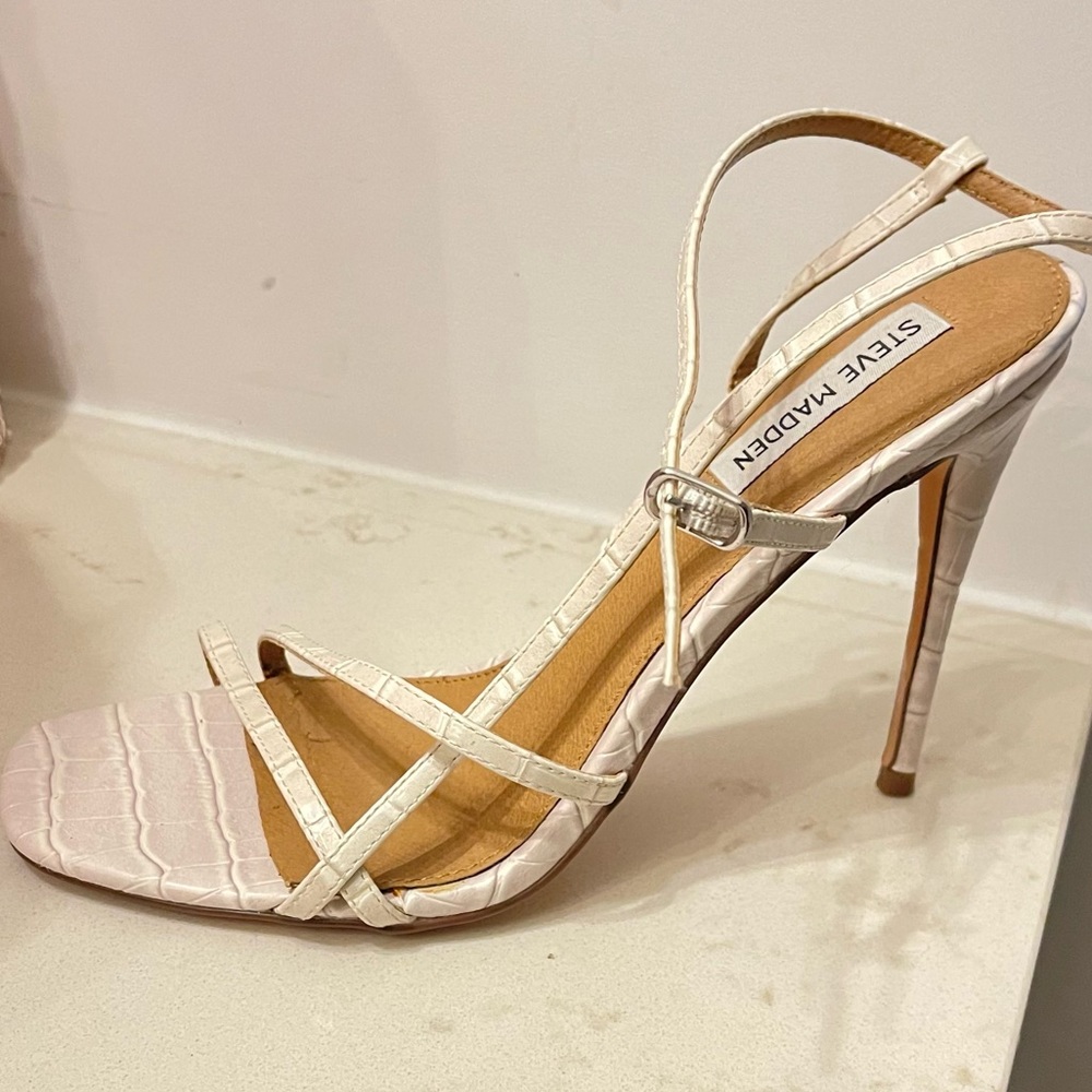 Snake effect Steve Madden pump